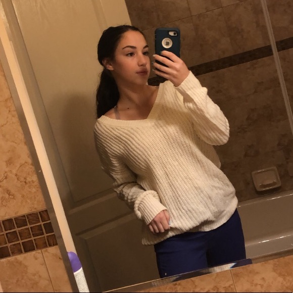 White oversized sweater - Picture 2 of 4